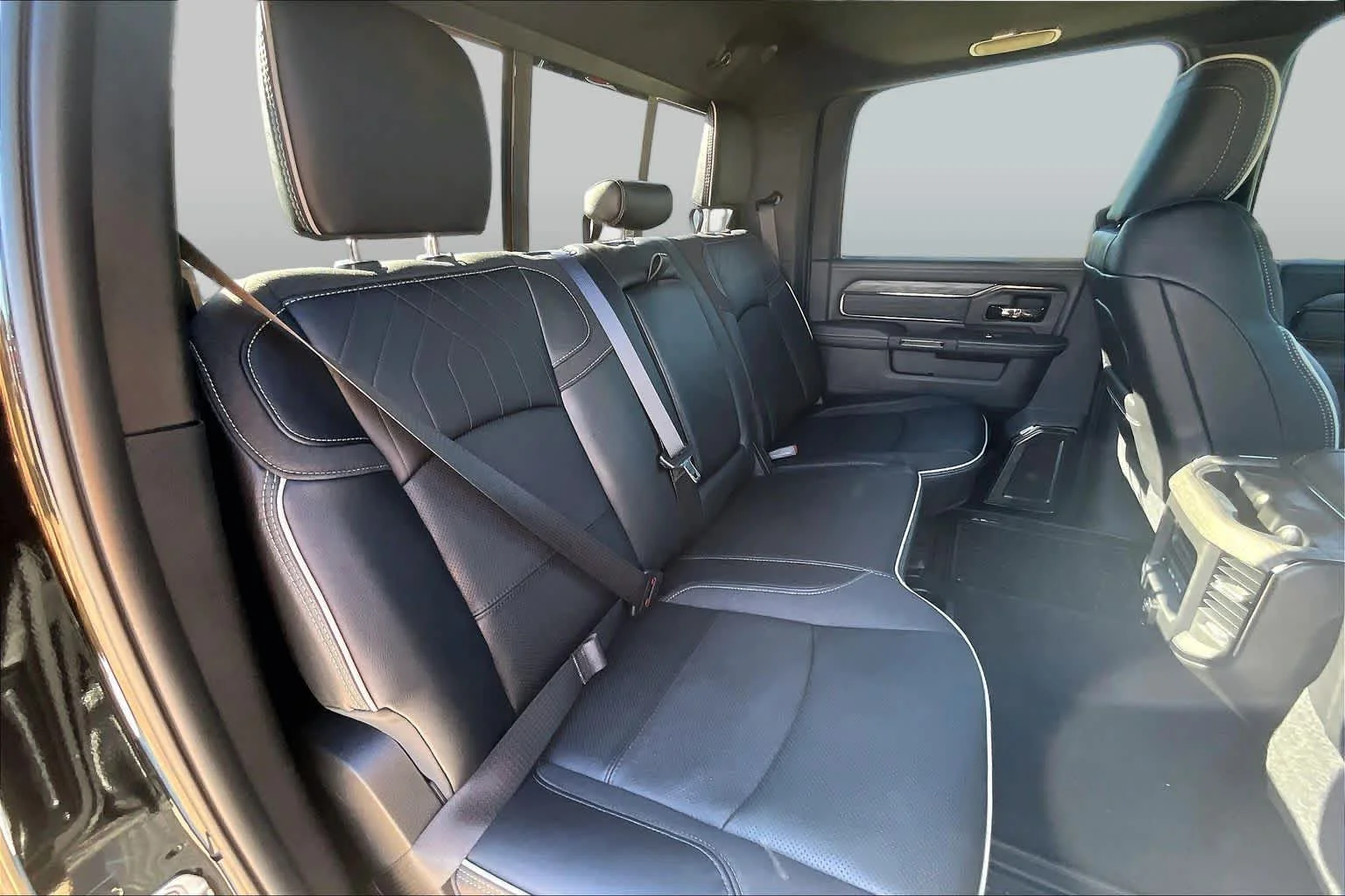 New 2026 Diamond Black Crystal Pearl-Coat Exterior Paint RAM Limited image 23