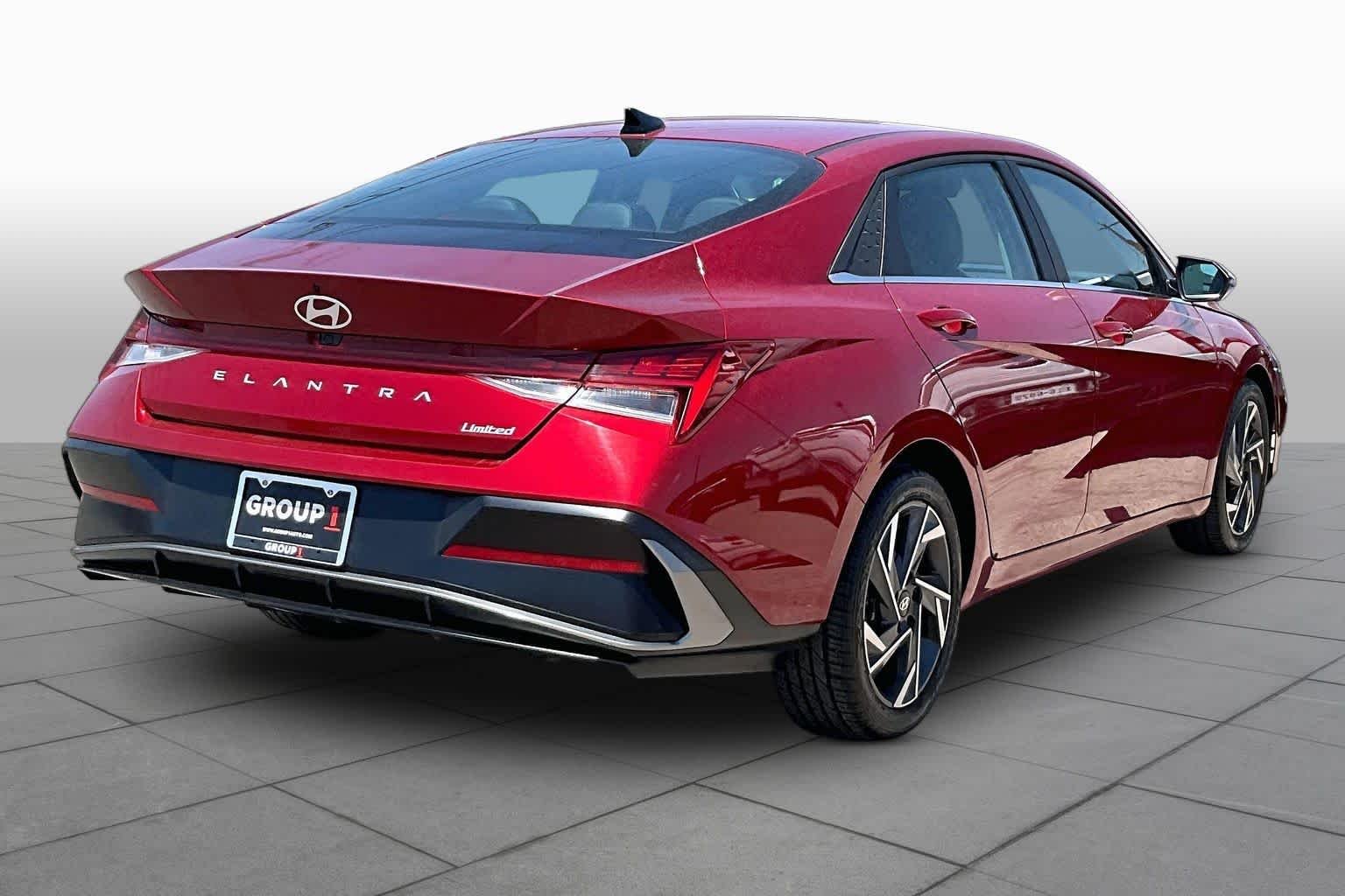 Used 2025 Ultimate Red Hyundai Limited image 12