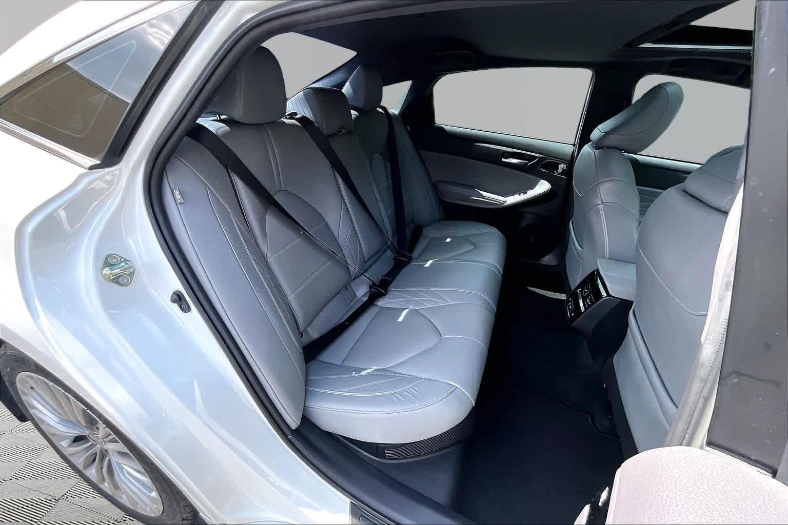 Used 2020 Wind Chill Pearl Toyota Hybrid Limited image 39