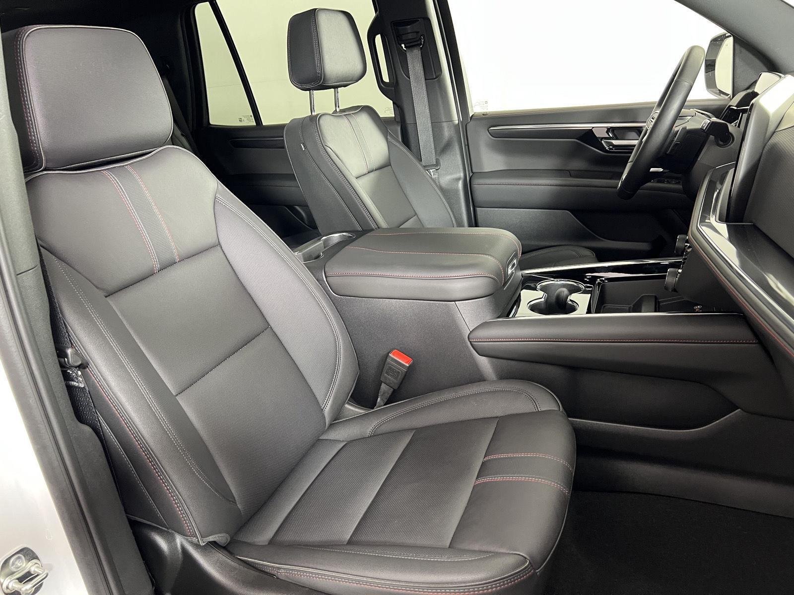 Used 2025 Iridescent Pearl Tricoat Chevrolet RST image 27