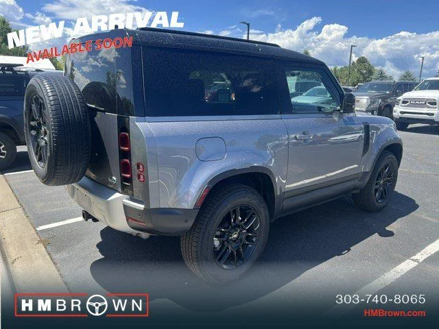 Used 2023  Land Rover S image 4