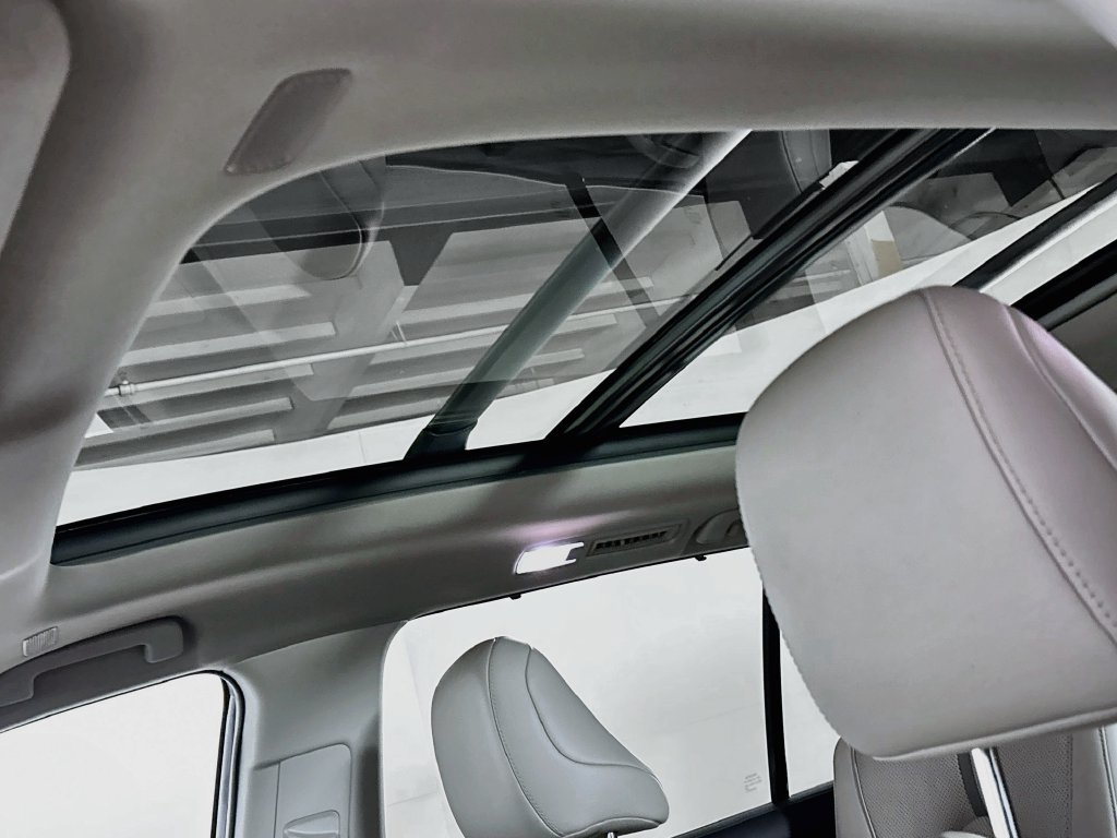 Used 2024 White Toyota Platinum image 18