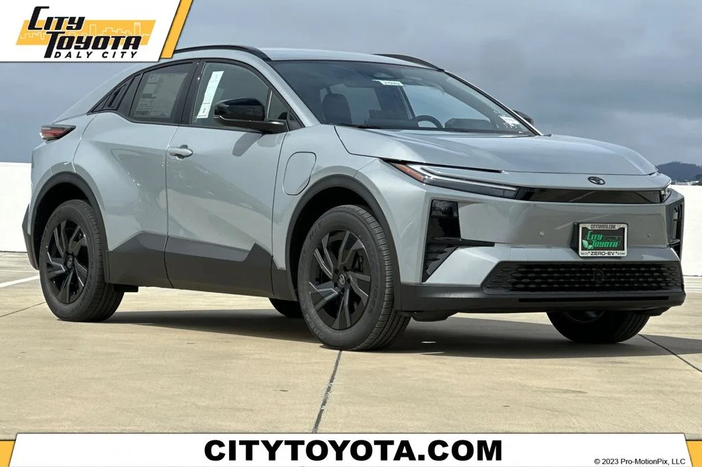 2027 Toyota C-HR  SE