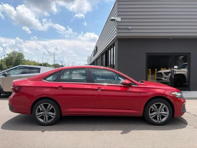 Certified Used 2023  Volkswagen SE image 2