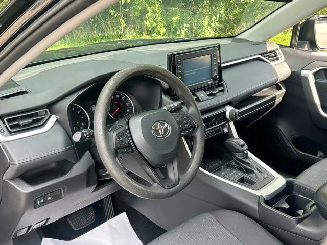 Used 2020  Toyota XLE image 18