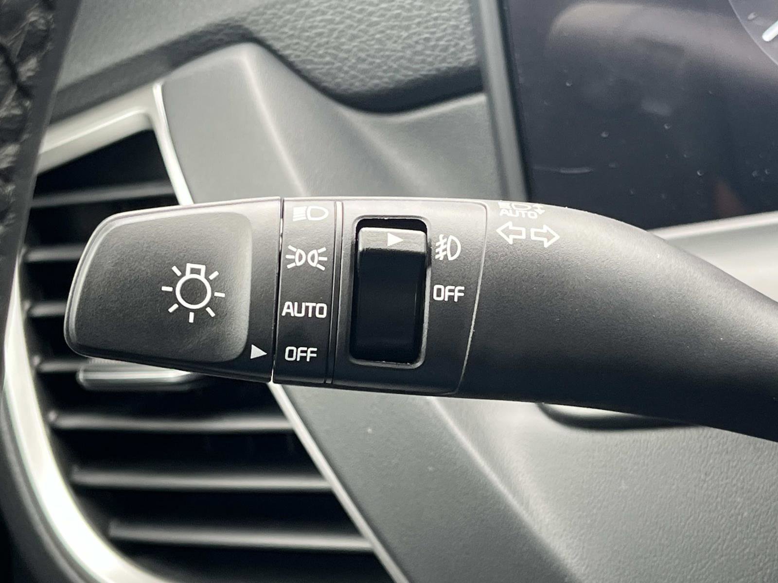 New 2026 Snow White Pearl Kia EX image 33
