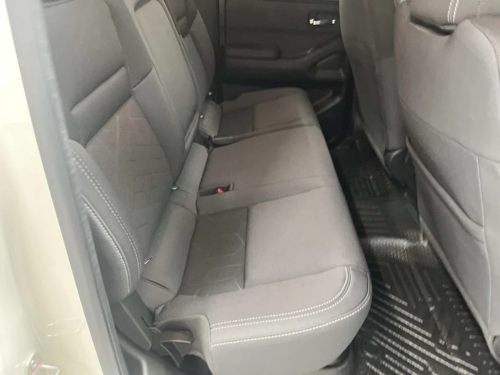 Used 2025 Glacier White Nissan SV CREW CAB 4X4 3.8L V6 1 Owner image 28