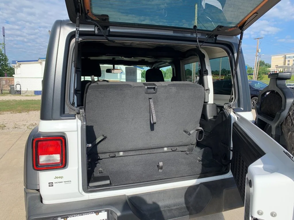 Used 2022 White Jeep Sport S image 18