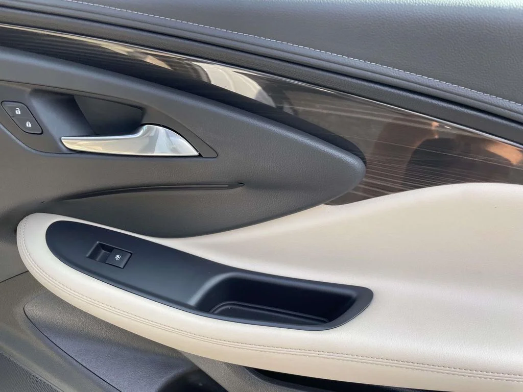 Used 2020 SUMMIT WHITE Buick Premium II image 39