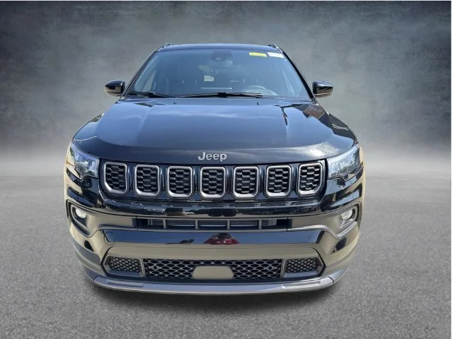 New 2026 Diamond Black Crystal Pearl-Coat Exterior Paint Jeep Latitude image 2