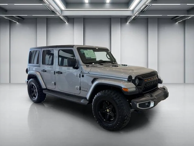 Used 2018 Silver Jeep Unlimited Sahara image 3