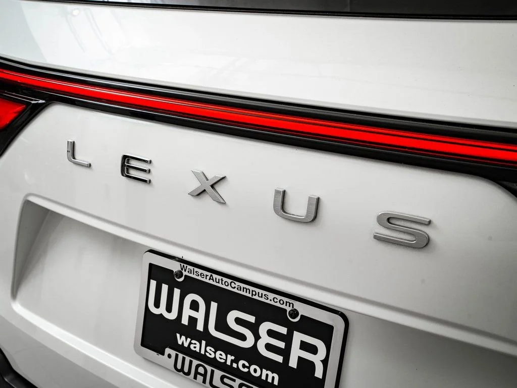 Used 2024 White Pearl Lexus 600 Premium image 18