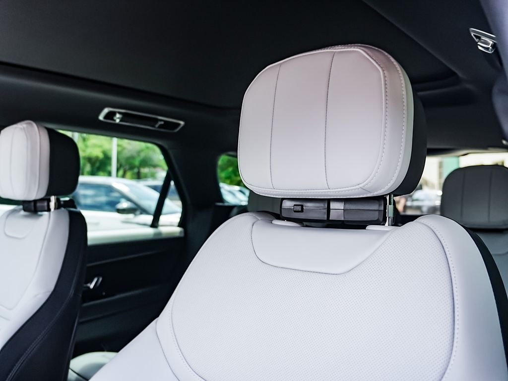 New 2026 Black Land Rover Dynamic SE image 10
