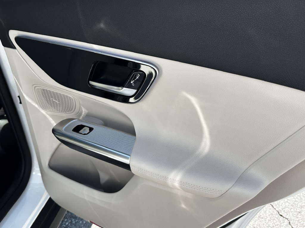 New 2027 Polar White Mercedes-Benz GLC 300 image 56