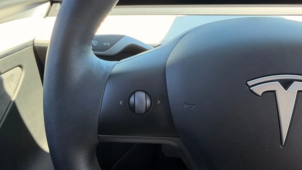 Used 2025  Tesla Long Range image 8