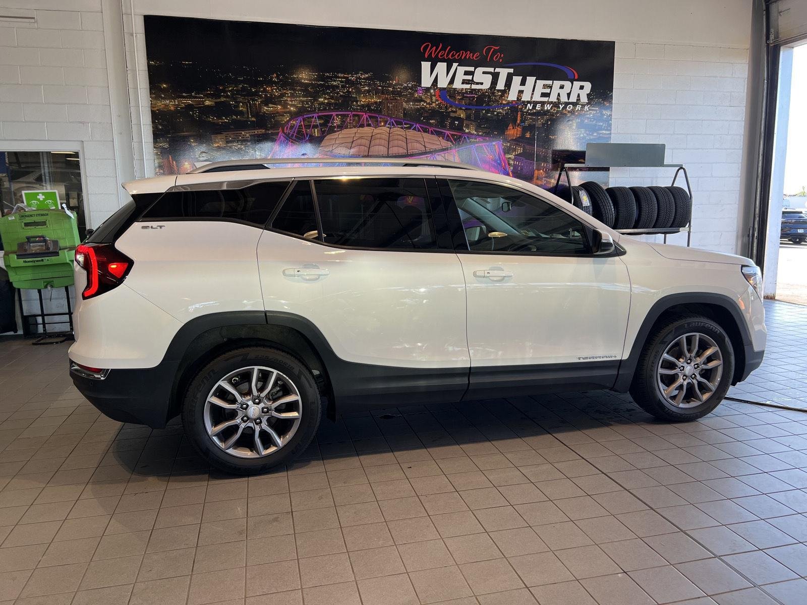 Used 2023 Summit White GMC SLT image 8
