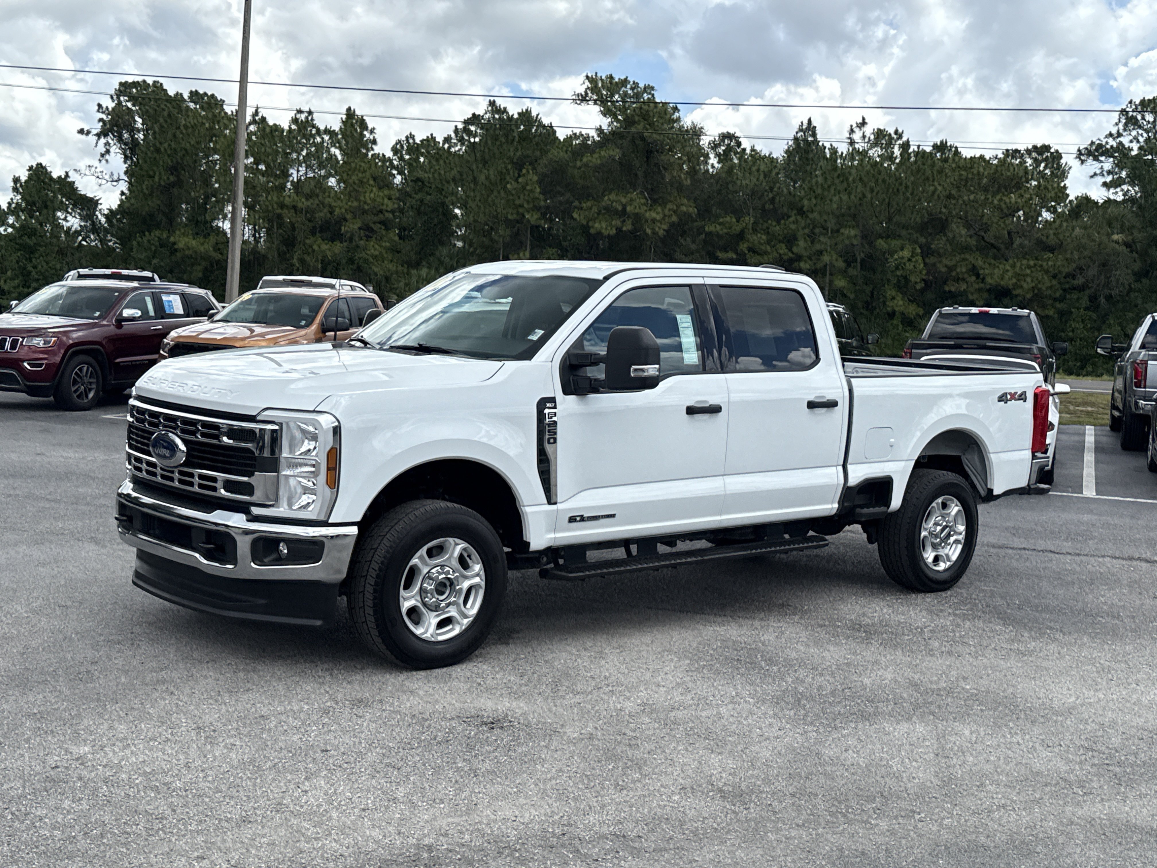 Used 2025 Oxford White Ford XLT image 14
