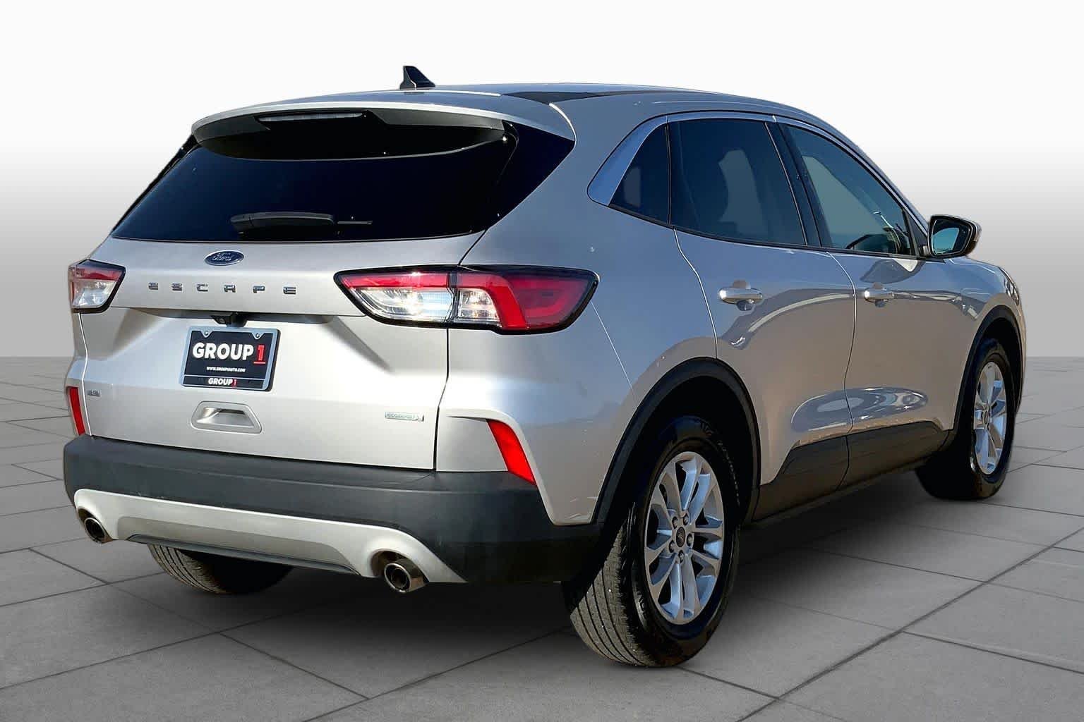 Used 2020 Ingot Silver Metallic Ford SE image 13