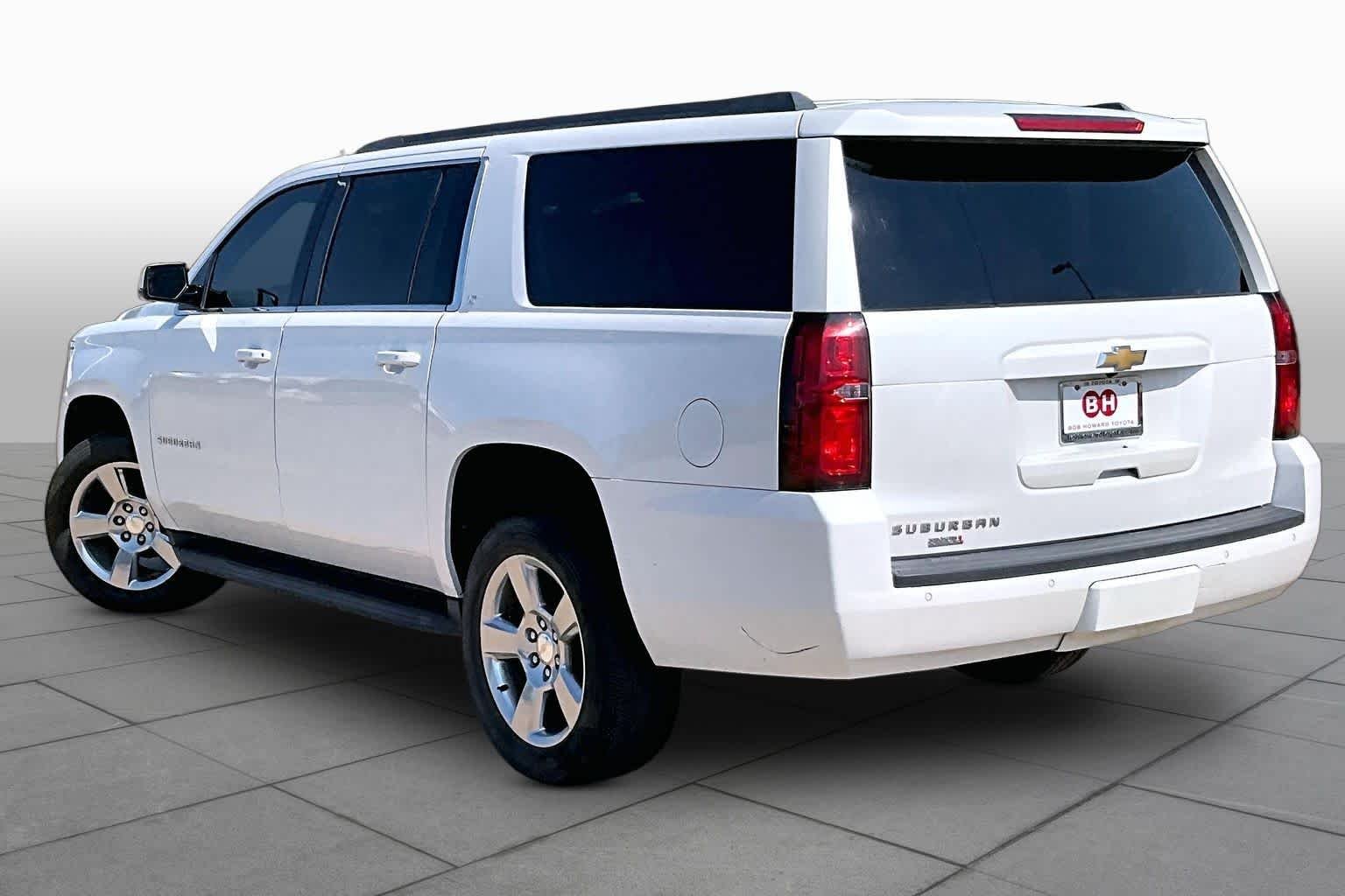 Used 2018 Iridescent Pearl Tricoat Chevrolet LT image 11