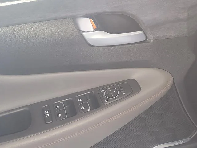 Certified Used 2019 Silver Hyundai Limited image 8