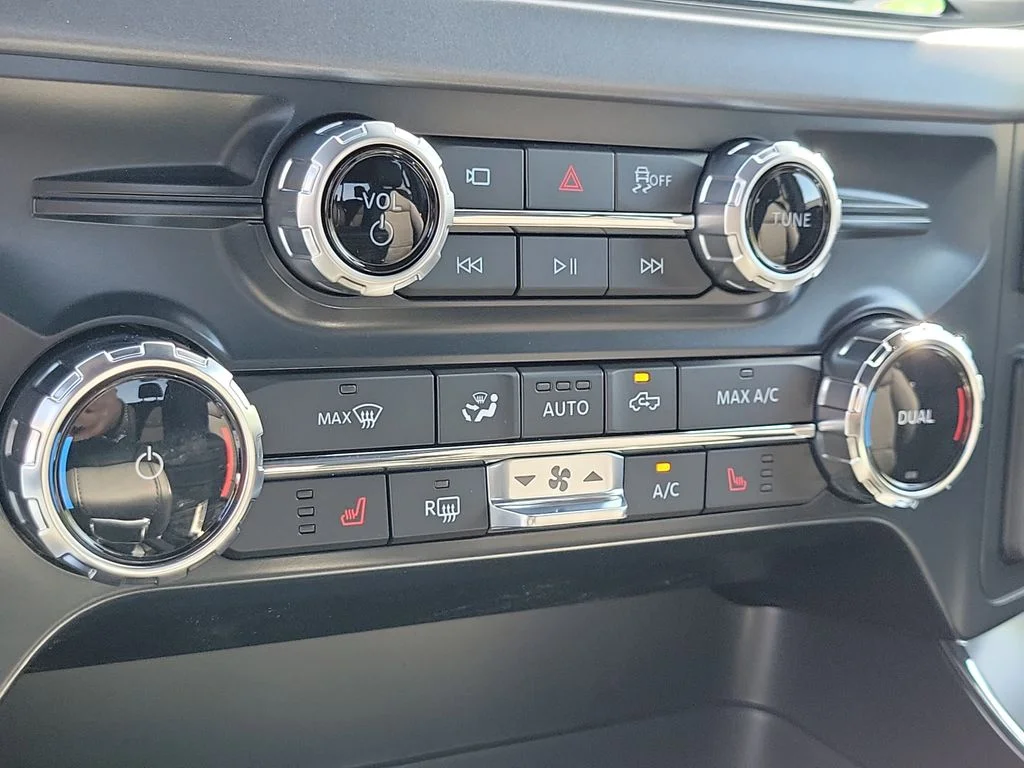 New 2026 Carbonized Gray Metallic Ford XLT image 25