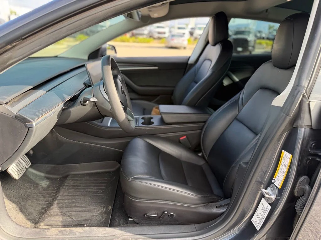 Used 2022  Tesla Performance image 5
