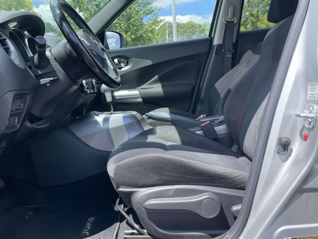 Used 2015 Silver Nissan SV image 13