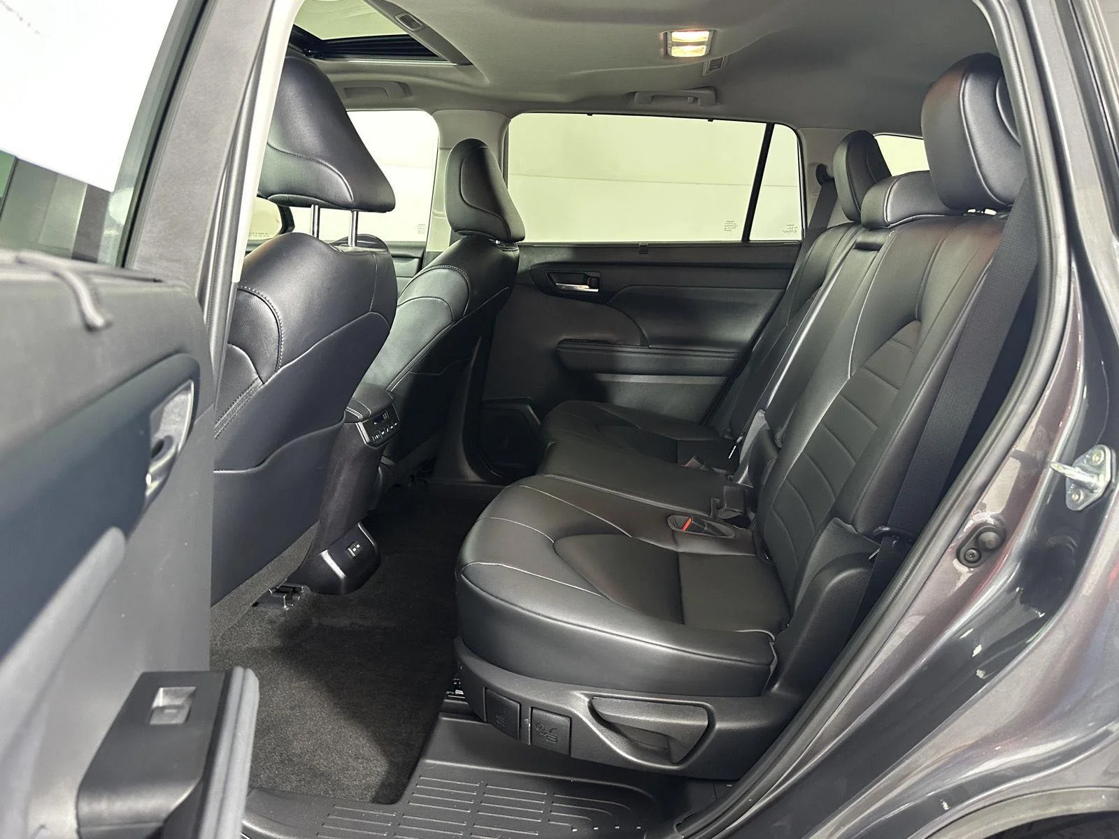 Used 2023 Magnetic Gray Metallic Toyota XLE image 30