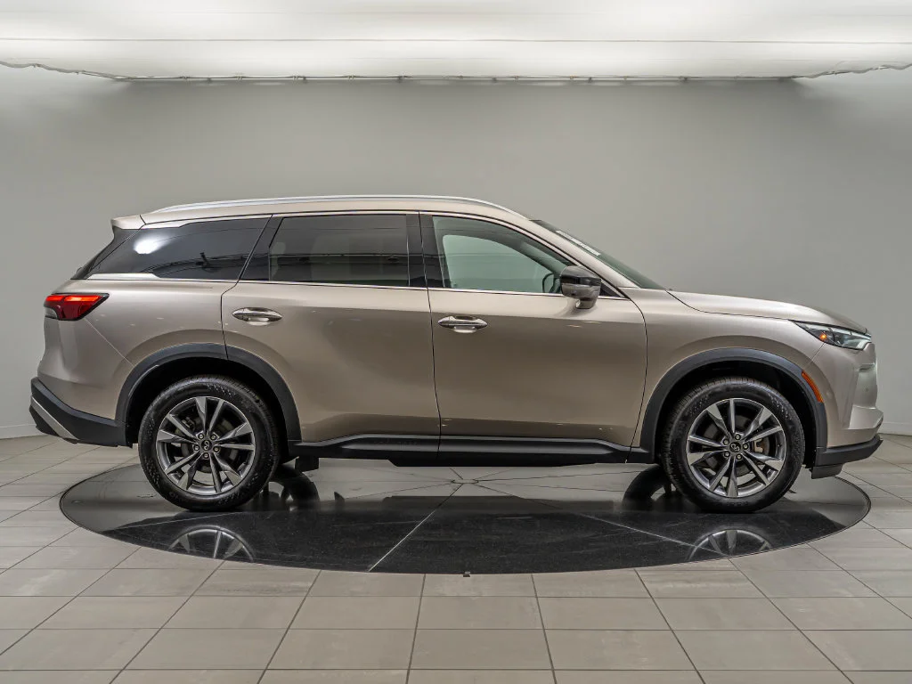 Used 2023 Warm Titanium INFINITI LUXE image 4
