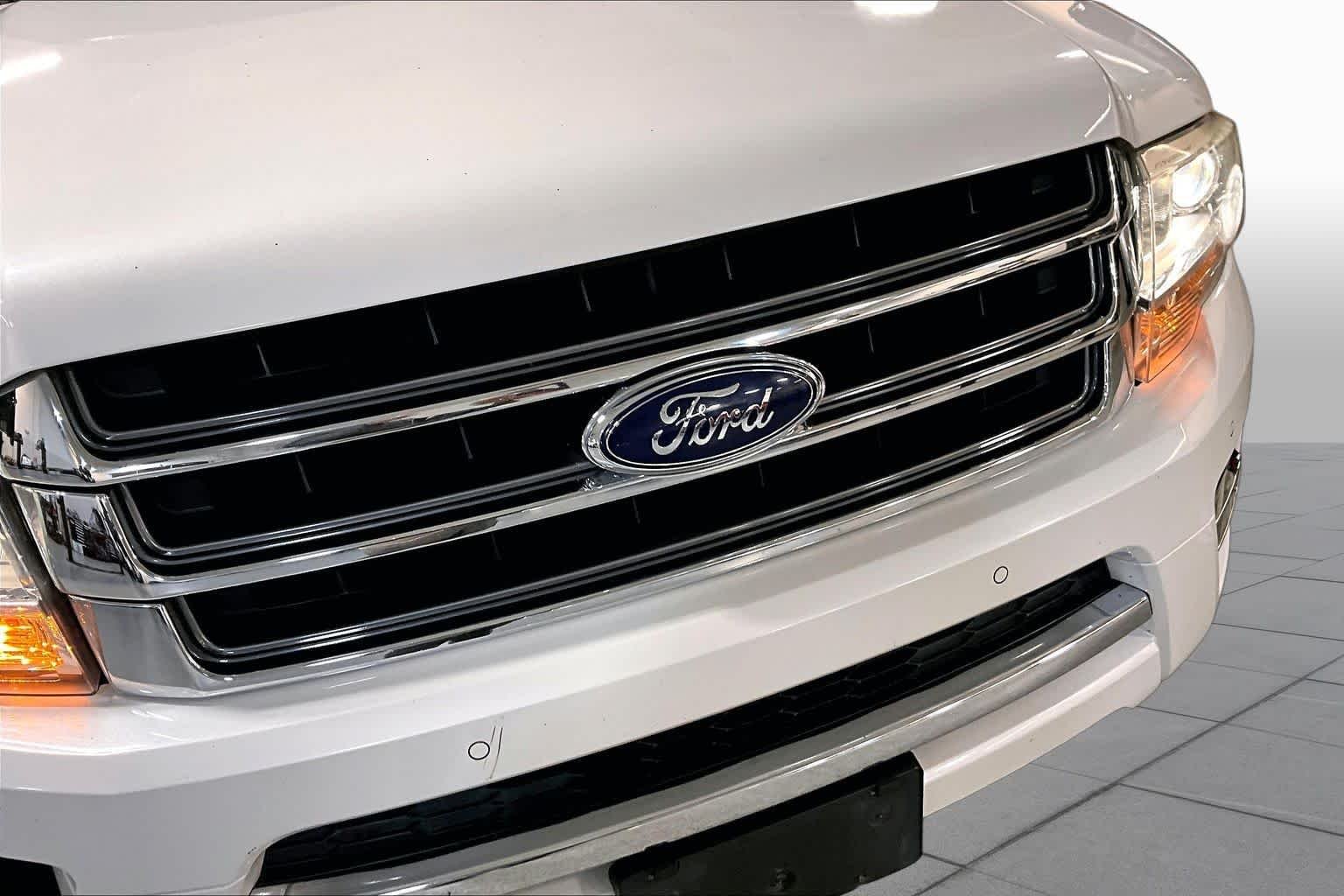 Used 2015 White Platinum Metallic Tri-Coat Ford Limited image 34