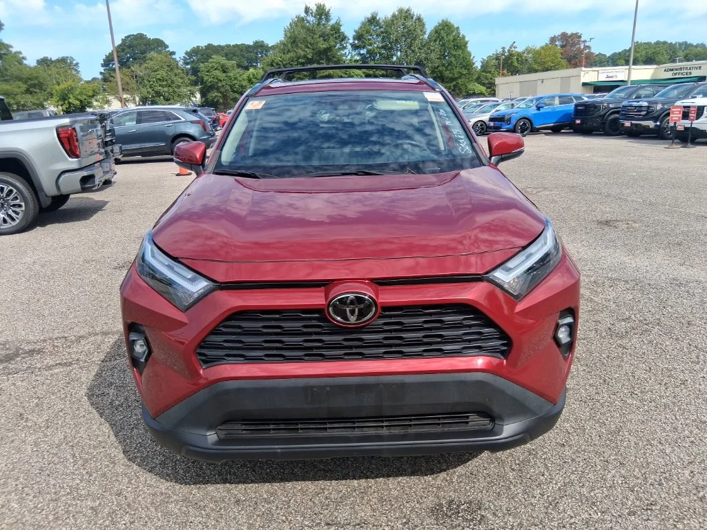Used 2022 Red Toyota XLE Premium image 2