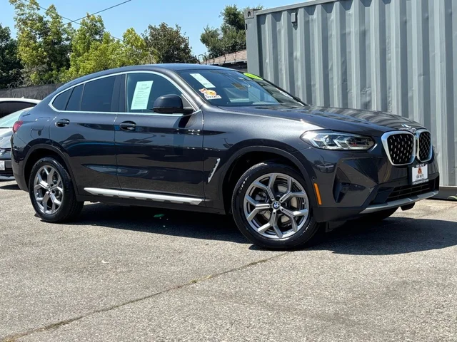 2025 BMW X4 xDrive30i