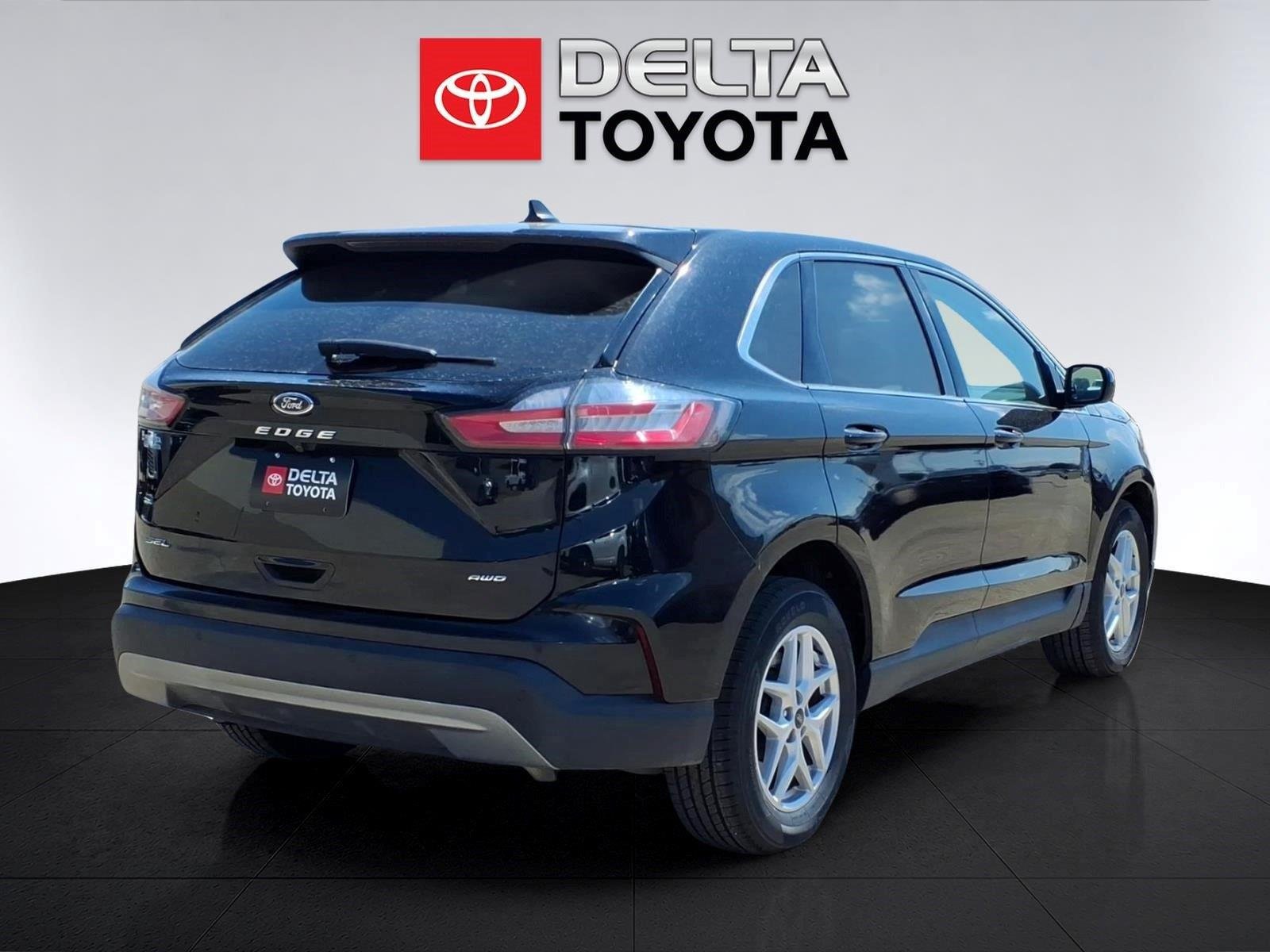 Used 2024 Agate Black Ford SEL image 5