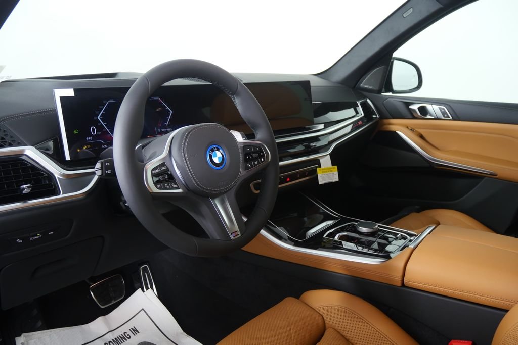 New 2026 Carbon Black Metallic BMW xDrive50e image 13