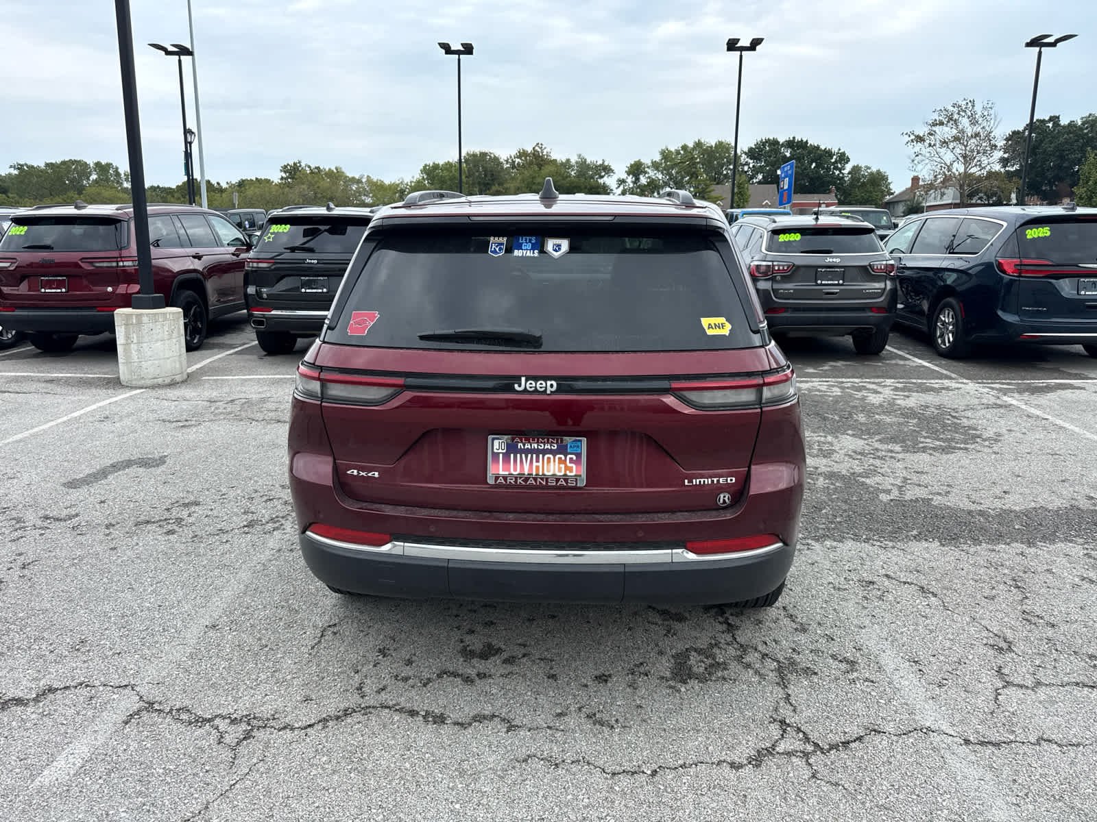 Used 2024 Velvet Red Pearlcoat Jeep Limited image 6
