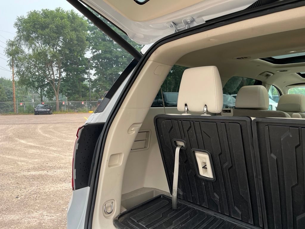 Used 2023 White Frost Tricoat GMC Denali image 12