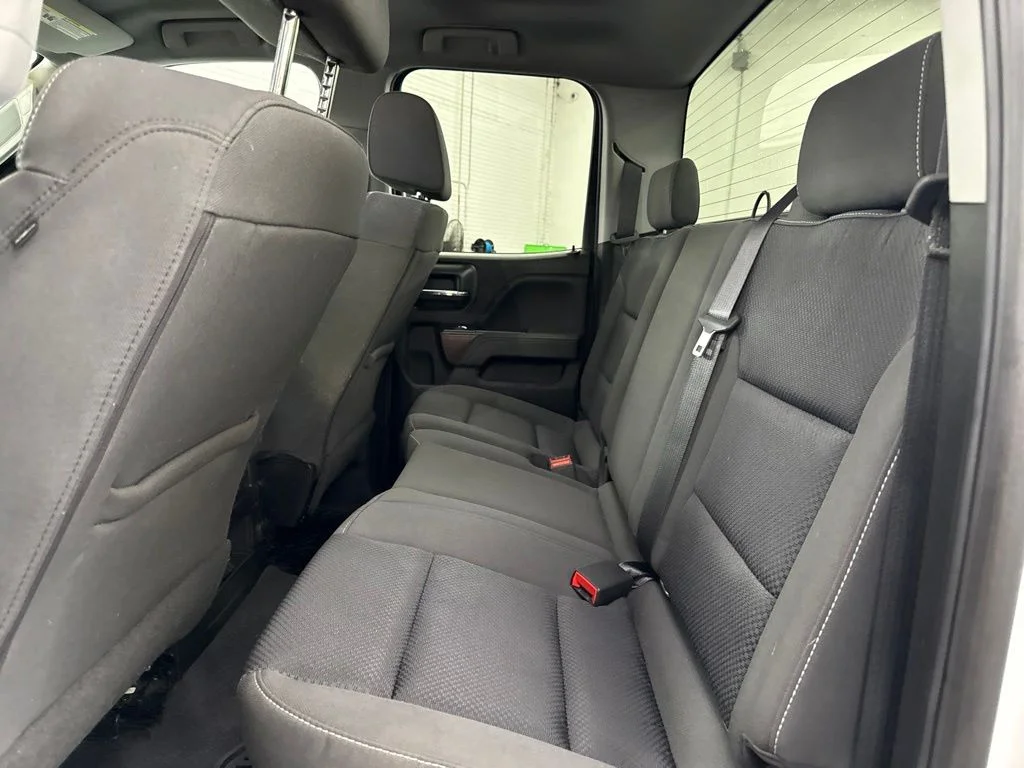 Used 2019 White GMC SLE image 12