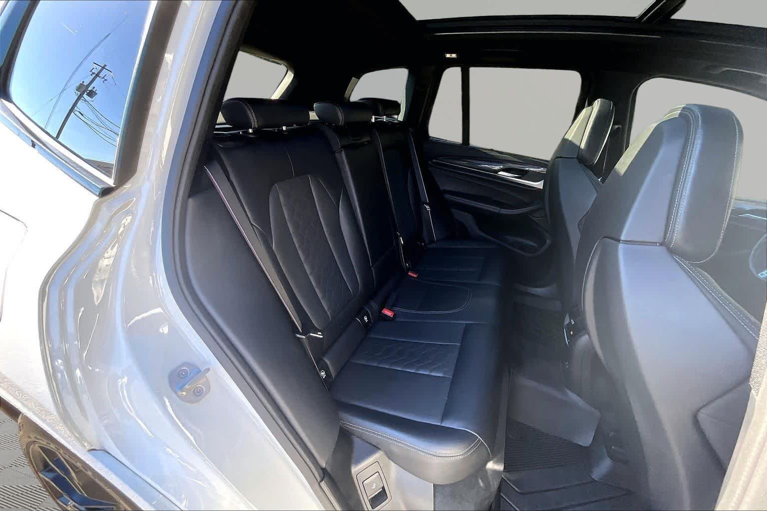 Used 2021 Alpine White BMW  image 19