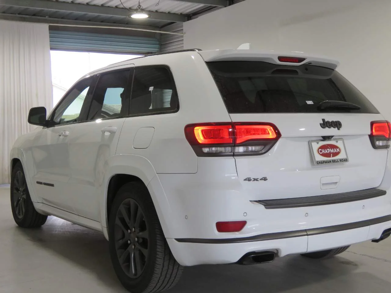 Used 2018 Bright White Clear Coat Jeep High Altitude image 6