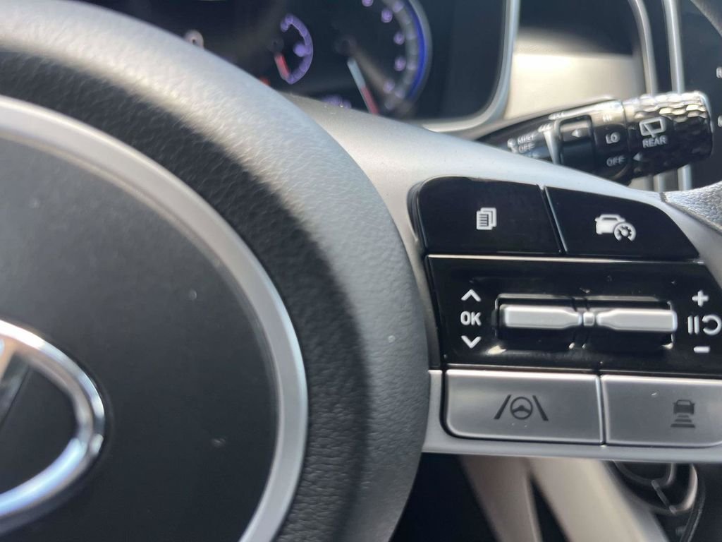 Used 2024 Black Hyundai SEL image 21