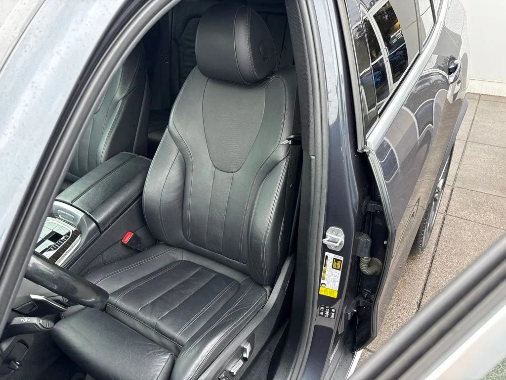 Used 2019 Gray BMW xDrive40i image 12
