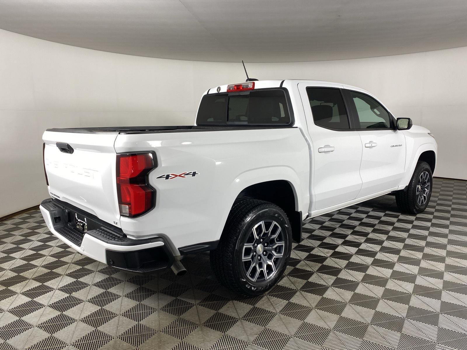 Used 2023 Summit White Chevrolet 4WD LT image 7
