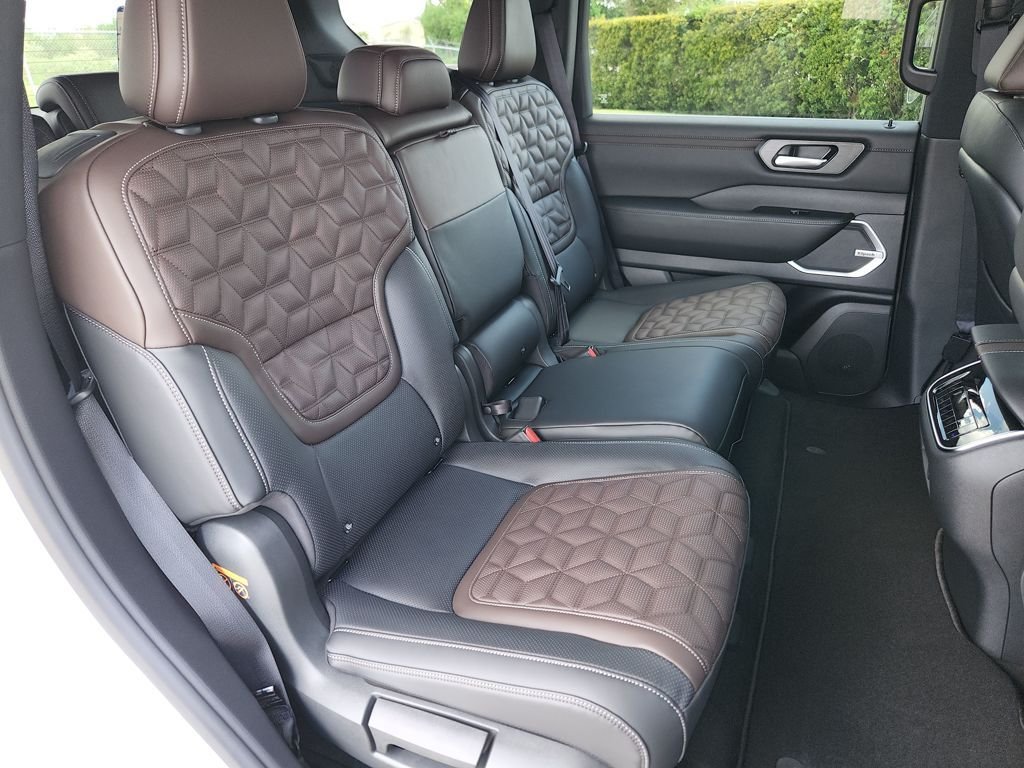 New 2026 Aspen White TriCoat Nissan Platinum image 12