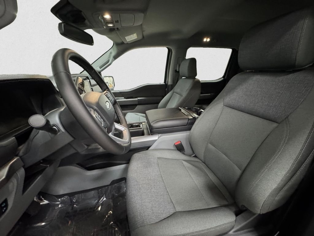 Used 2025 Silver Ford XLT image 9