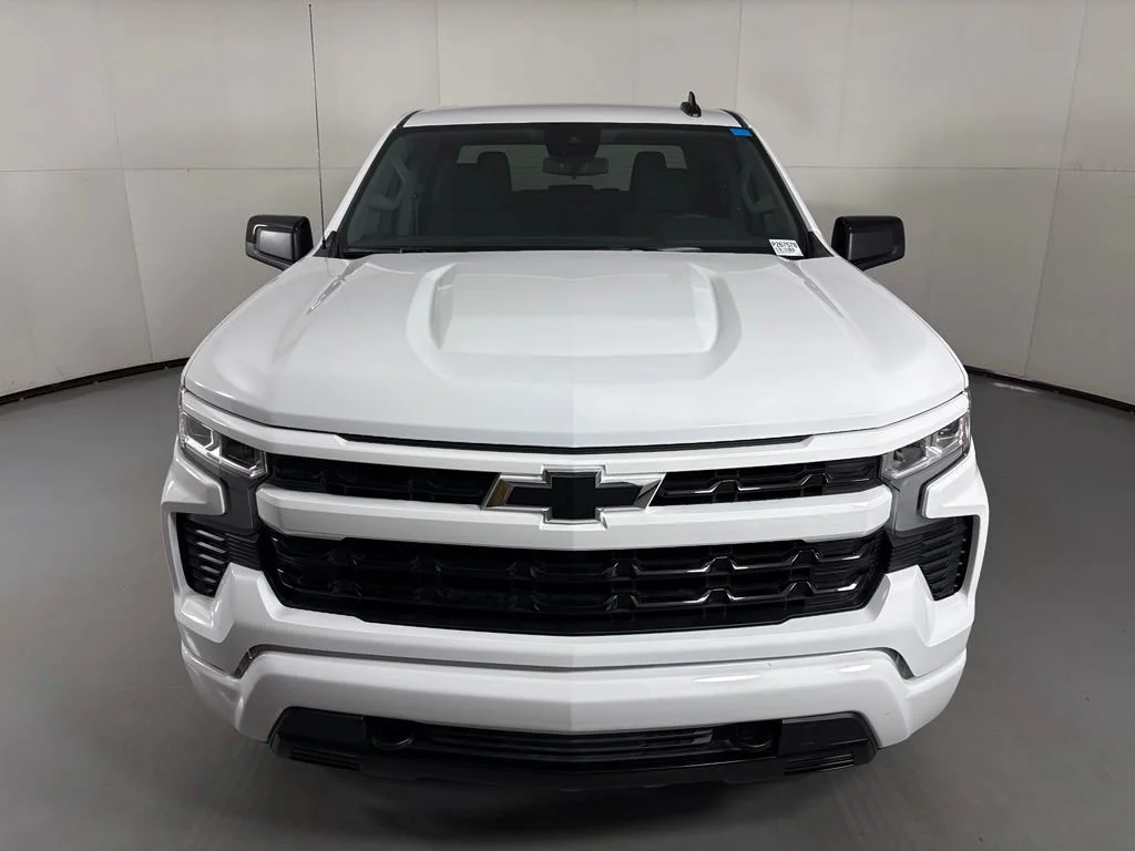 New 2026 Summit White Chevrolet RST image 4