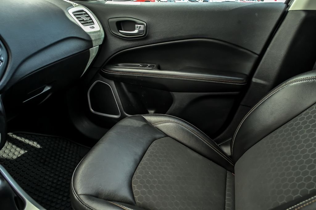 Used 2020 Silver Jeep Latitude image 30