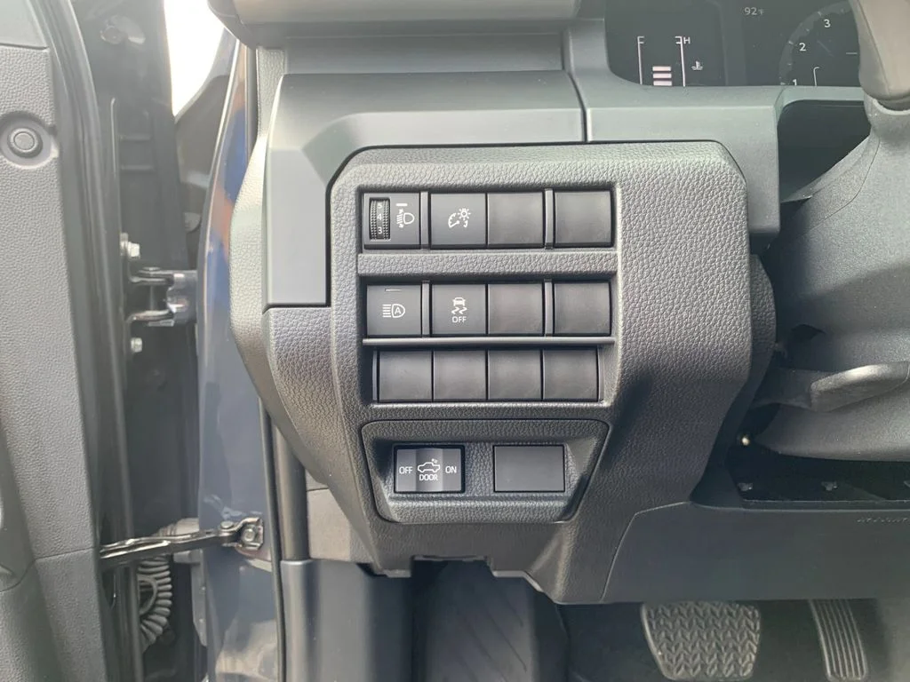Used 2024  Toyota SR image 30