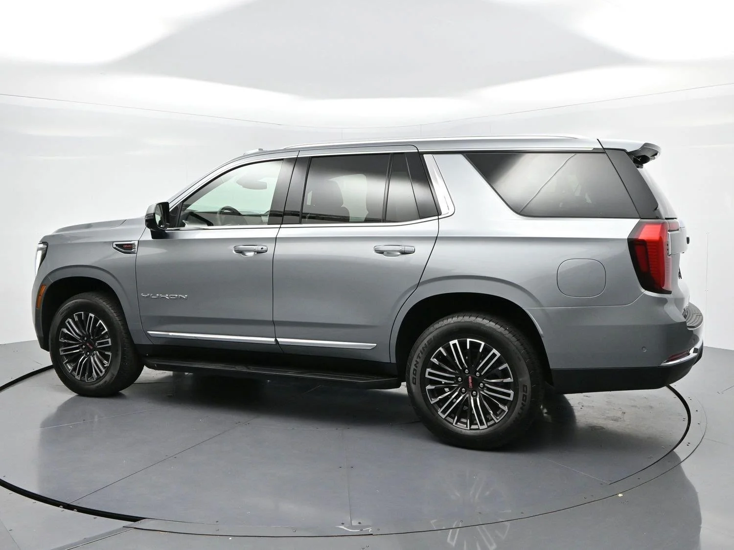 Used 2025 Sterling Metallic GMC Elevation image 5