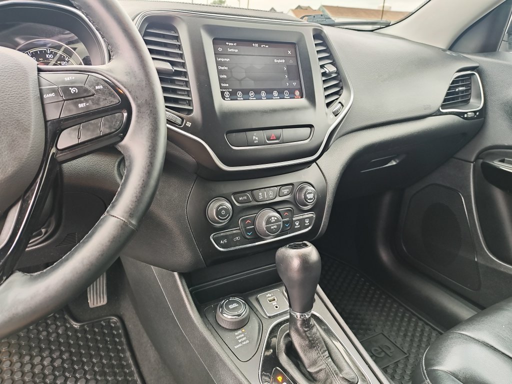 Used 2020 White Jeep Latitude Plus image 20