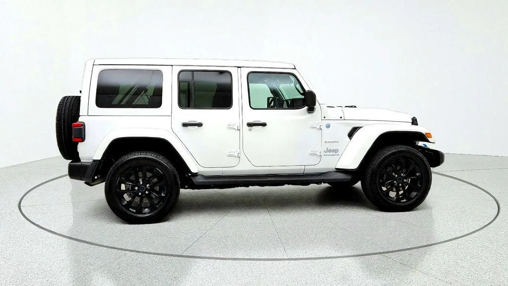 Used 2024 Bright White Clearcoat Jeep Sahara 4x4 w/ Sky One-Touch Top, Tech & Safety Pkgs image 4